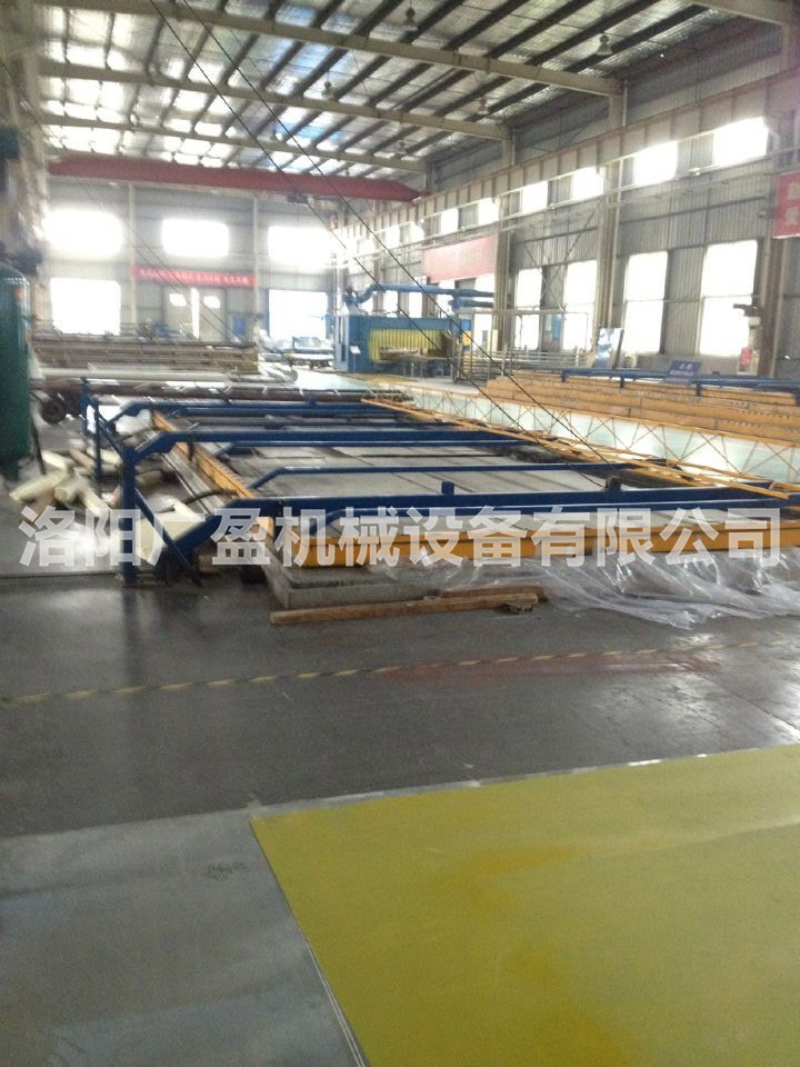 冷藏車廂板熱壓機(jī)
